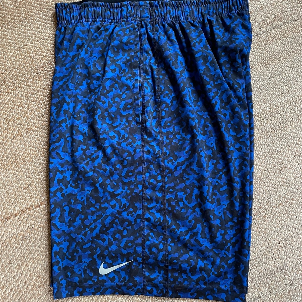 Bundle of mens active shorts - Picture 3 of 5